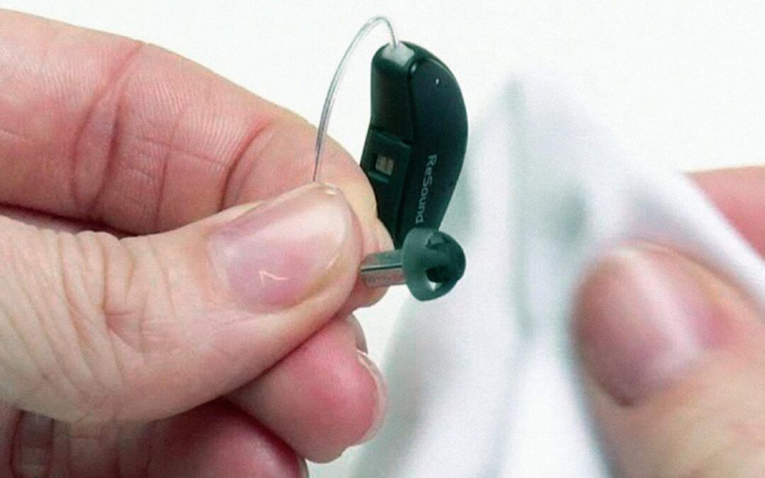 Guía paso a paso para limpiar un audífono en casa